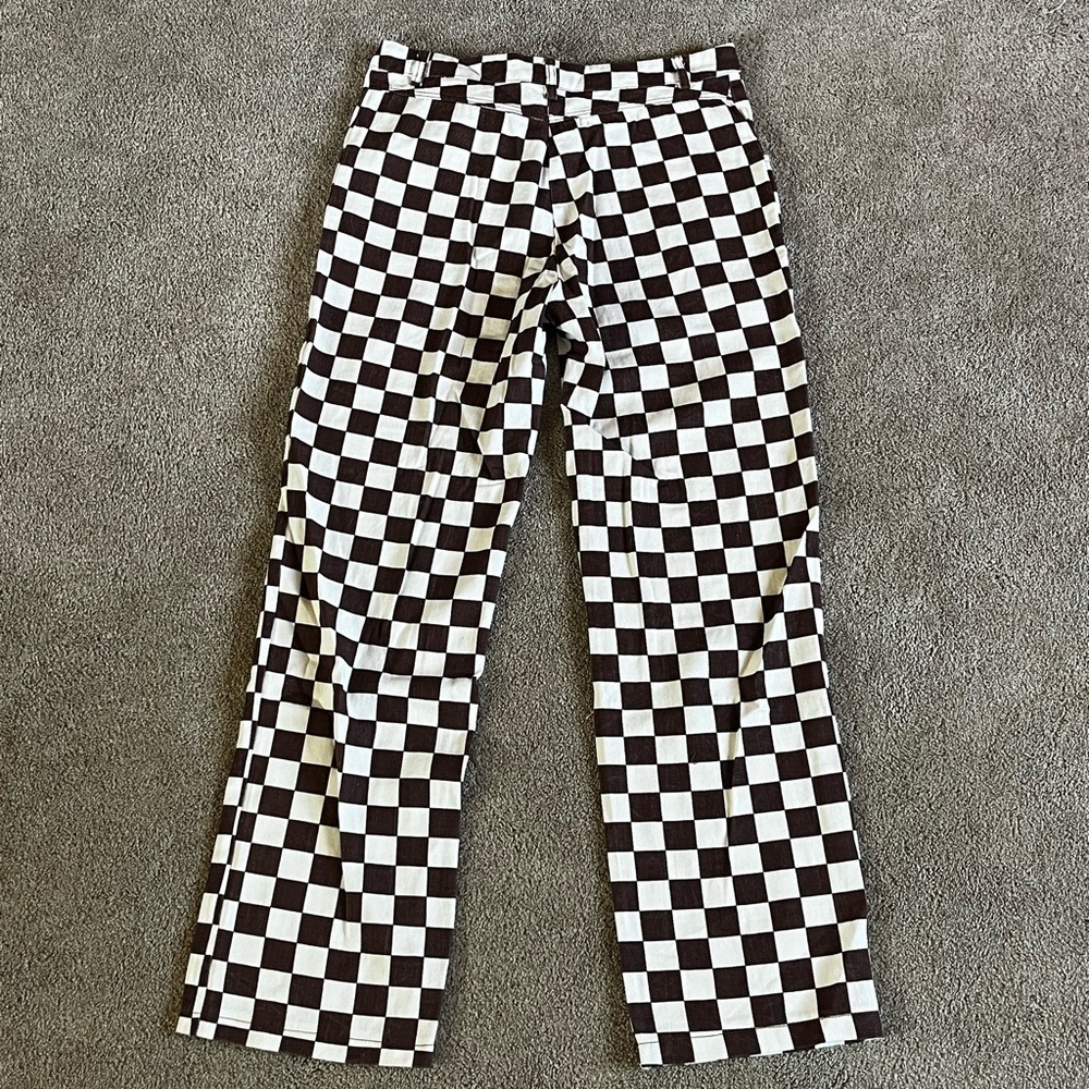 Dark brown and white checkered pants🤎